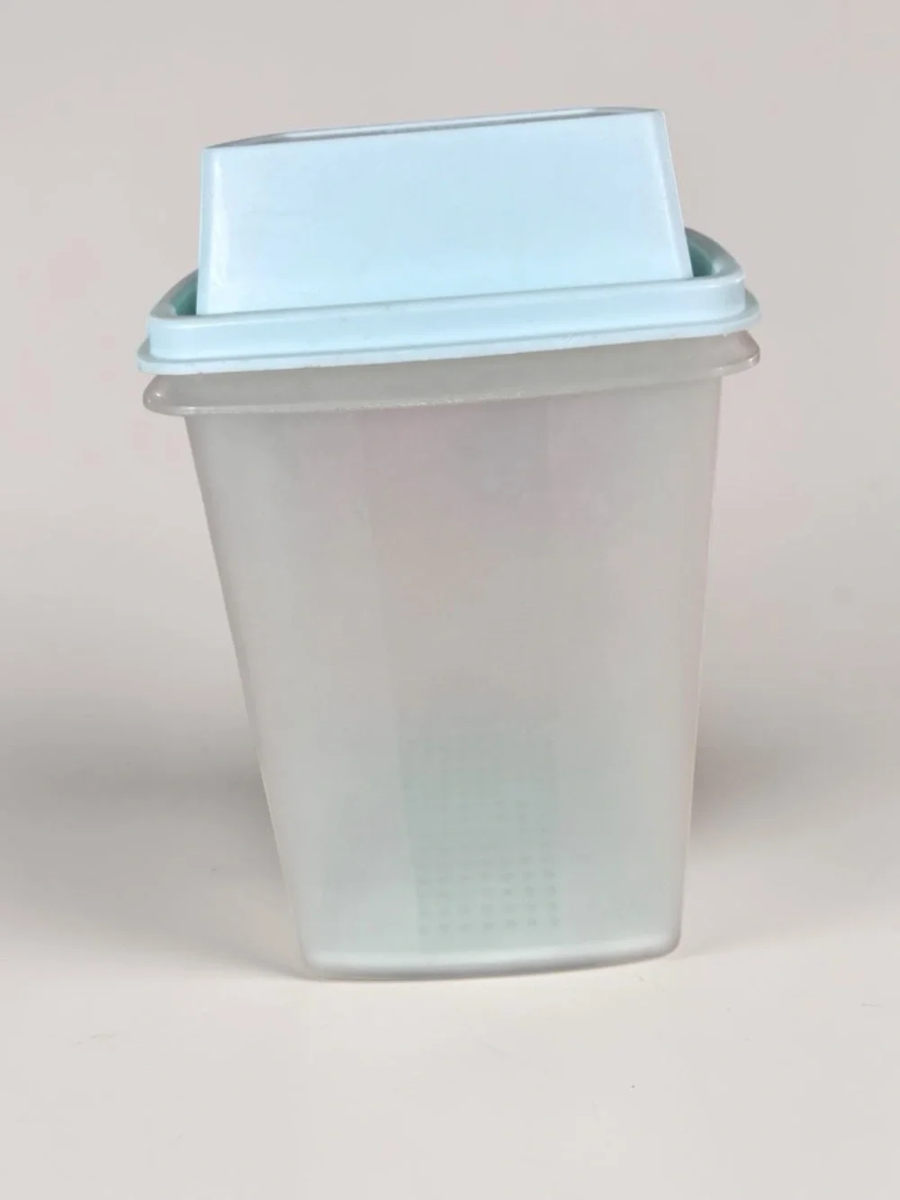 Vintage Tupperware Fridge Container Colander Insert Storage - Picture 4 of 6